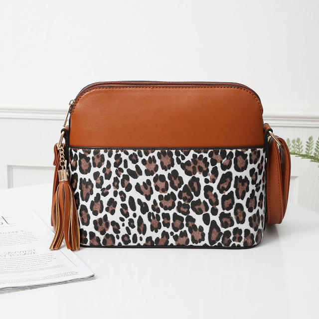 Leopard pattern tassel zipper crossbody bag