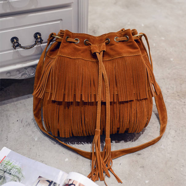 Chic tassel bucket bag