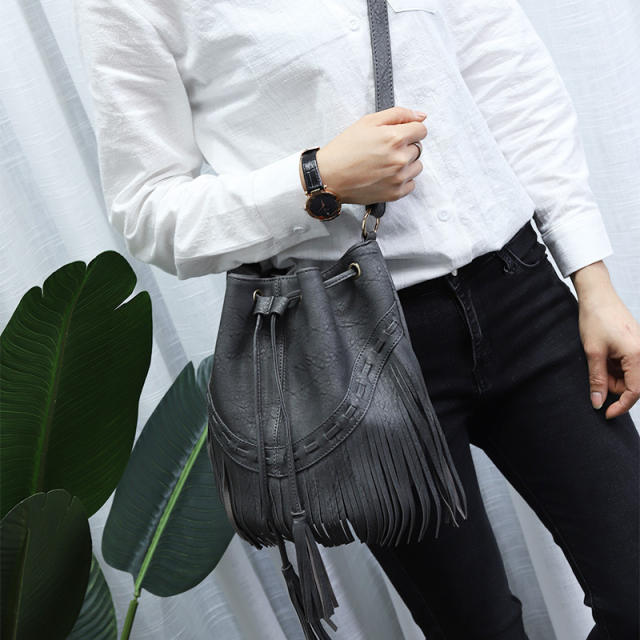 Vintage solid color tassel bucket bag