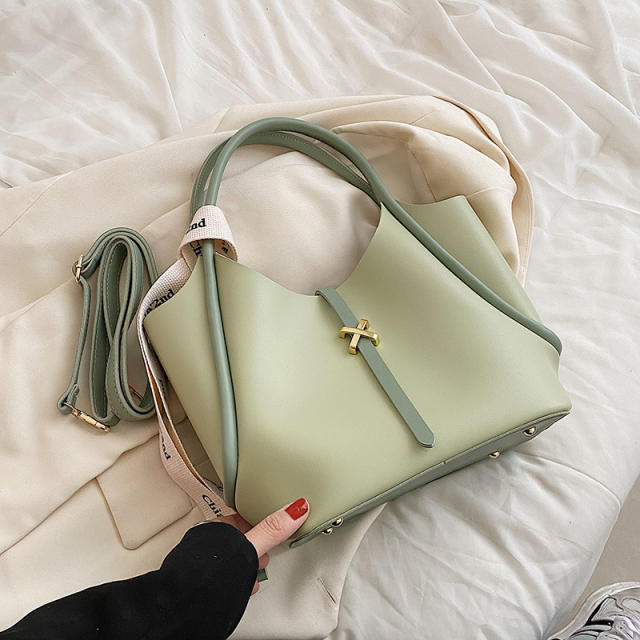Solid color large capacity bucket bag