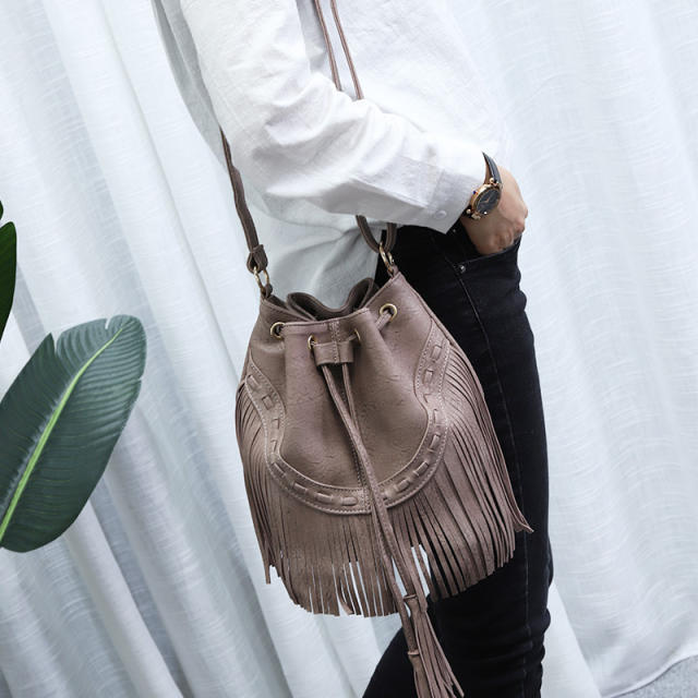 Vintage solid color tassel bucket bag