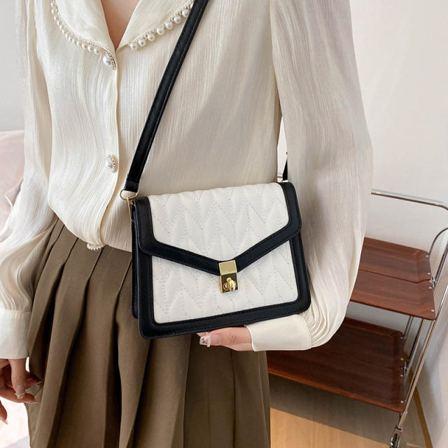 Square shape shoulder bag