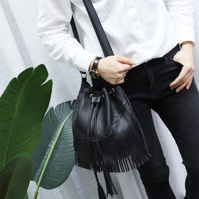 Vintage solid color tassel bucket bag