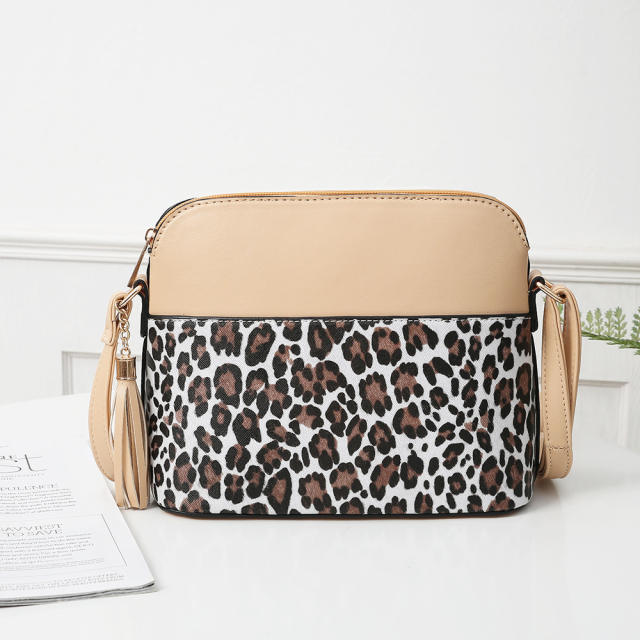 Leopard pattern tassel zipper crossbody bag