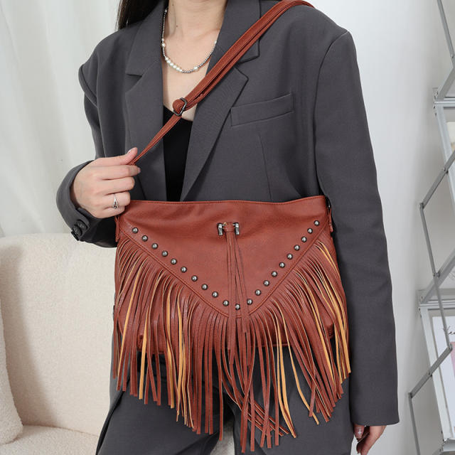 Vintage tassel shoulder bag