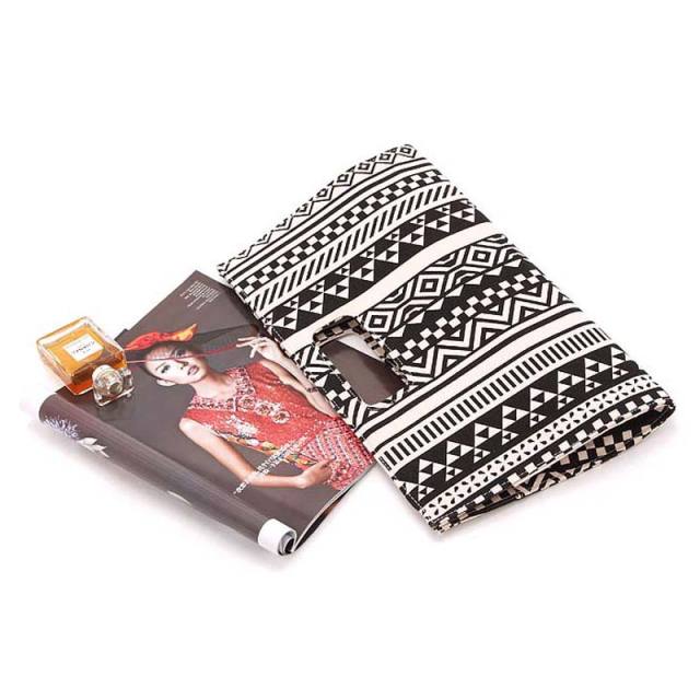 Black and white geometry pattern canvas clutch bag