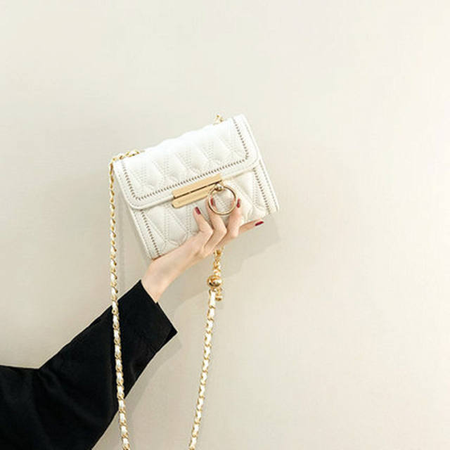 Metal chain crossbody bag