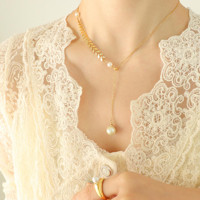 Pearl pendant lariat necklace