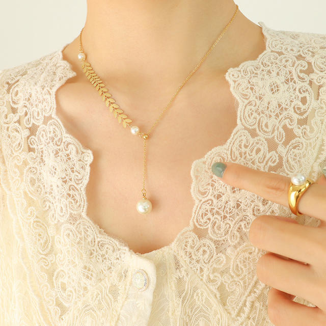 Pearl pendant lariat necklace