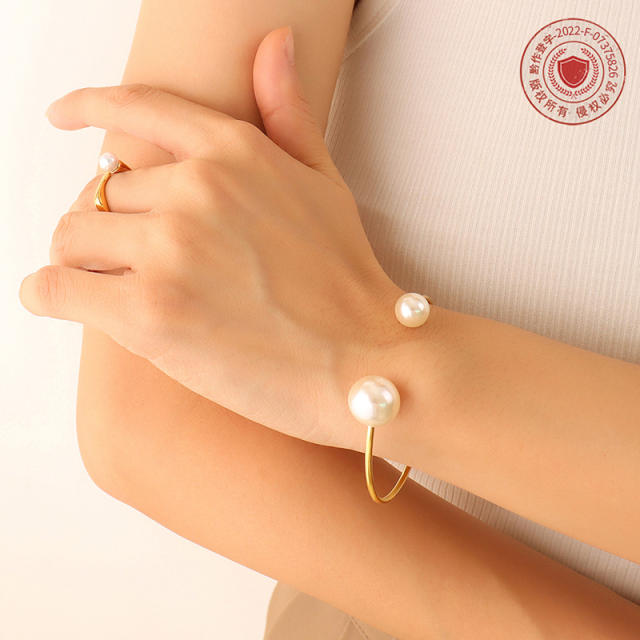 Pearl open bracelet