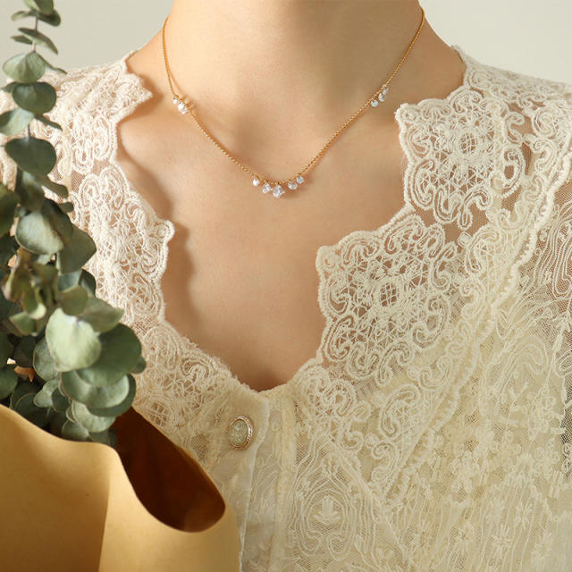 Diamond pendant necklace