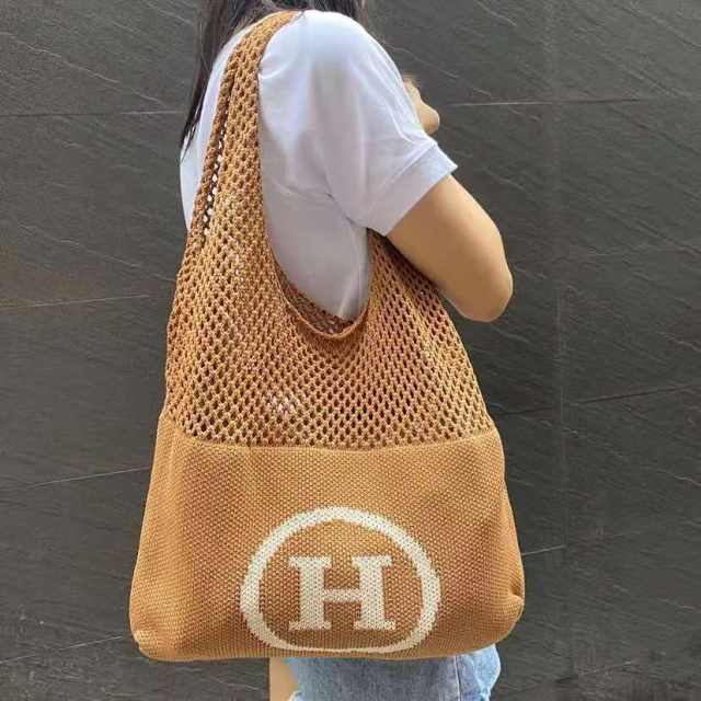 Chic knitted hollow tote bag