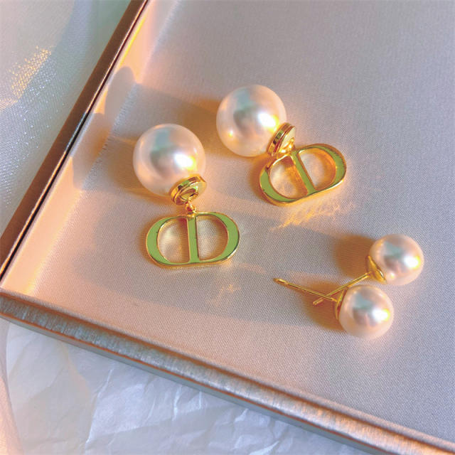 Fashion CD letter pearl earrings