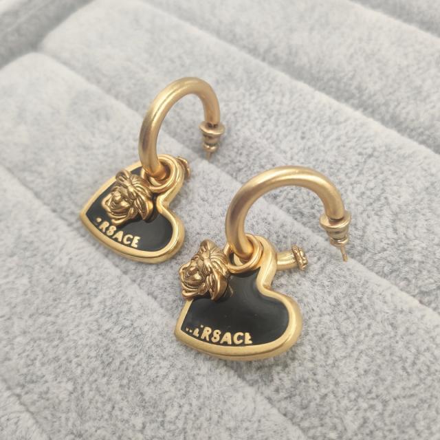Heart-shaped medusa dangling earrings