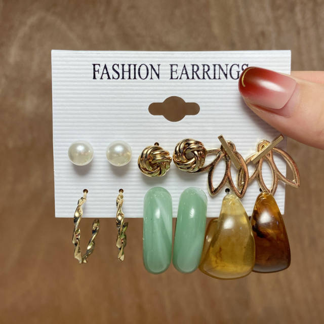 Pearl acrylic C- shaped earrings suit 5 pairs