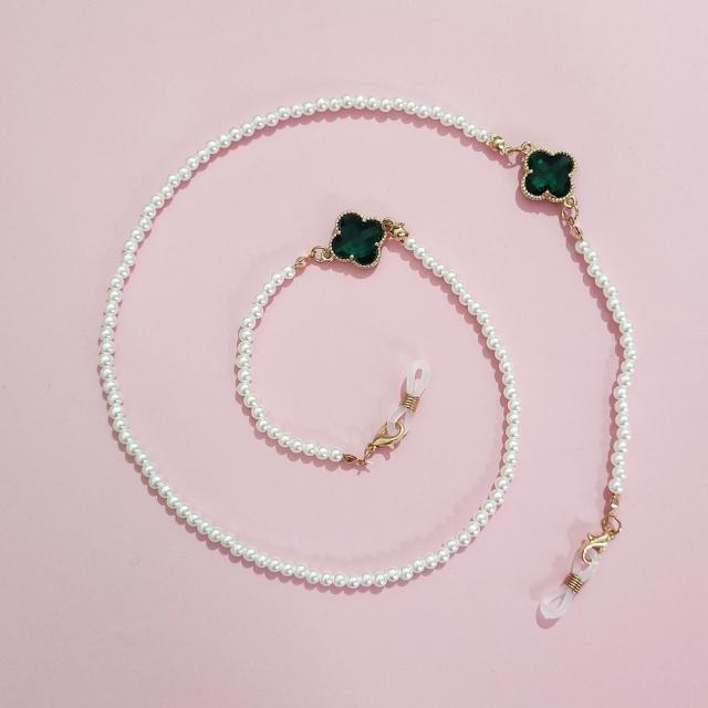 Four-leaf clover pearl glasses chain