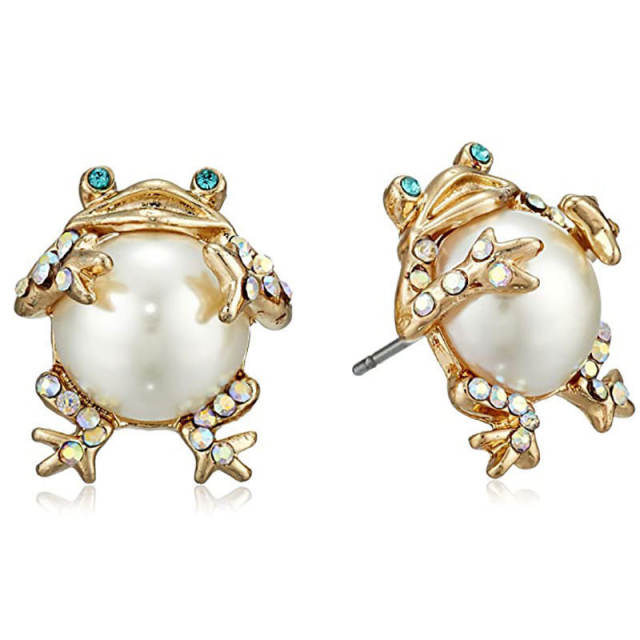 Animal pearl stud earrings
