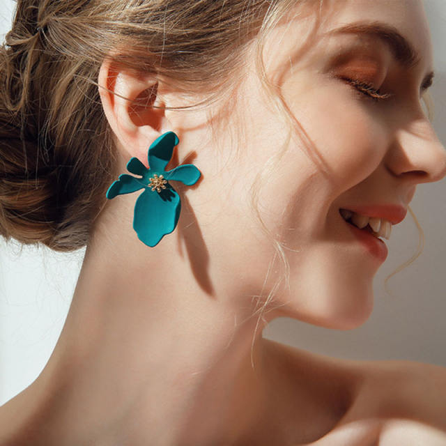 Flower studs earrings