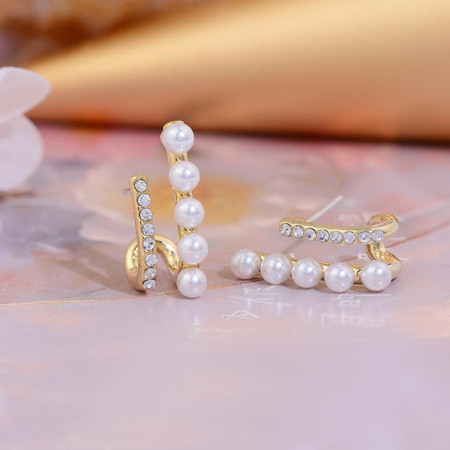 Elegant pearl ear studs