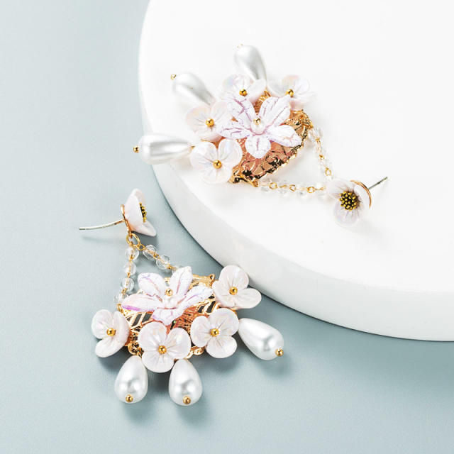 Pearl flower dangling earrings