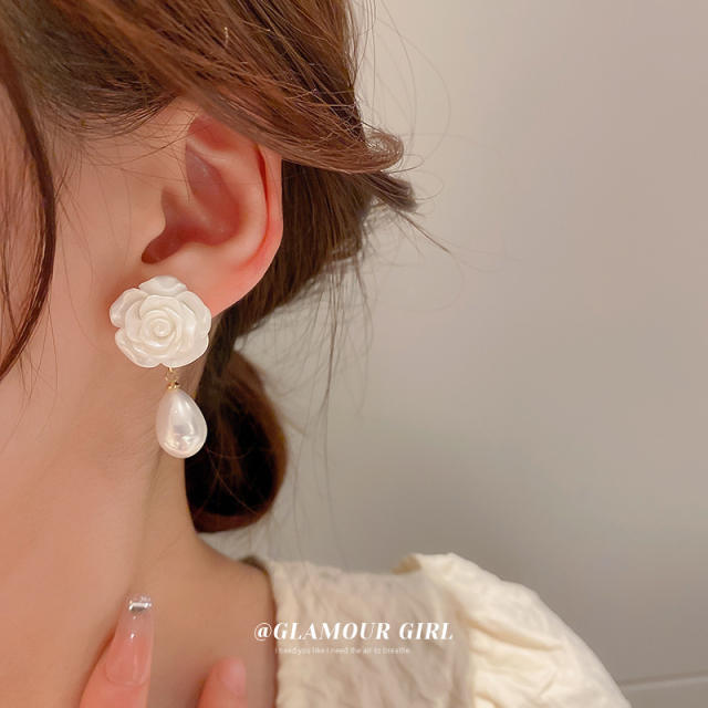 Acrylic pearl camellia earrings