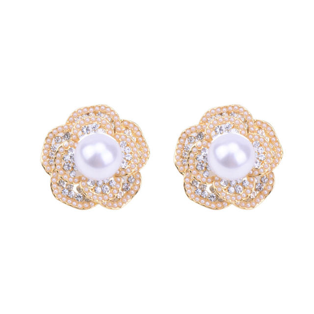 Diamond pearl camellia ear studs