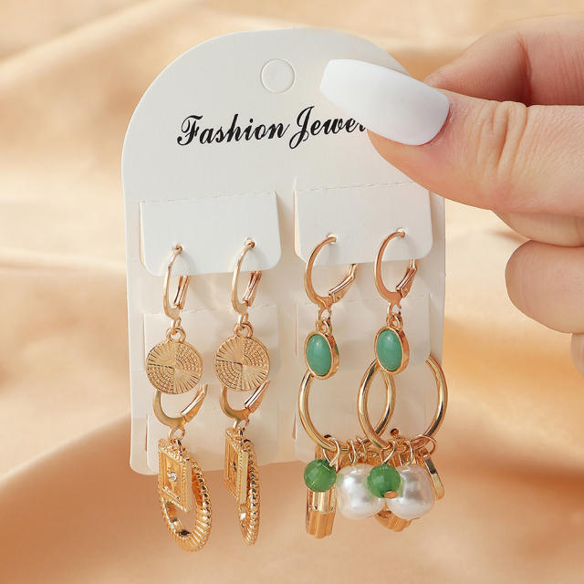 Pearl earrings set
