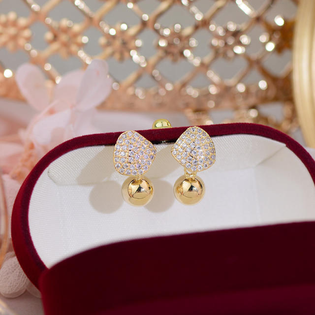 Gold color ball diamond earings