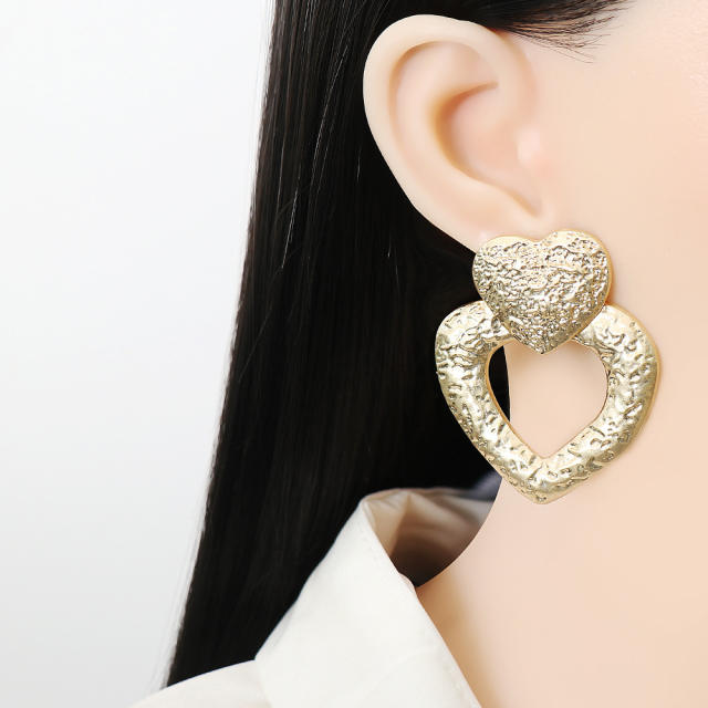 Exaggerated metal heart earrings