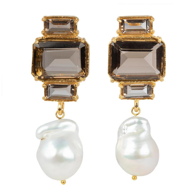 Square pearl earrings