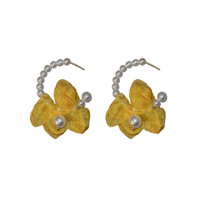 Open hoope flower pearl earrings