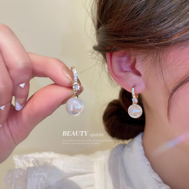 Diamond tail pearl ear studs