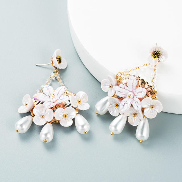 Pearl flower dangling earrings