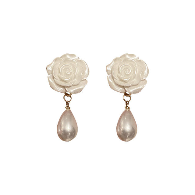 Acrylic pearl camellia earrings
