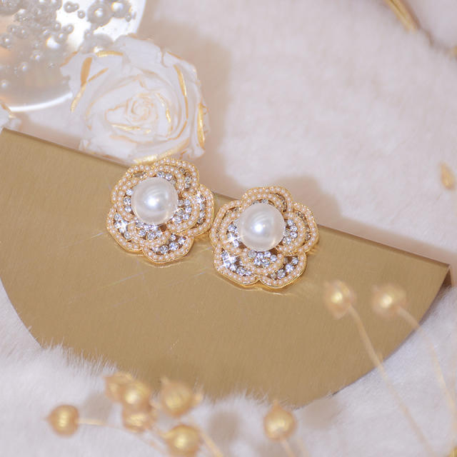 Diamond pearl camellia ear studs