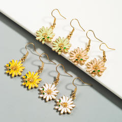 Bee Daisy dangling earrings