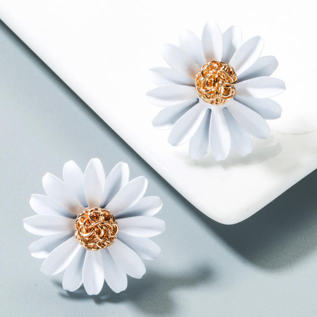 Flower studs earrings