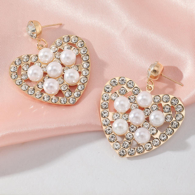 Heart-shaped pearl earrings