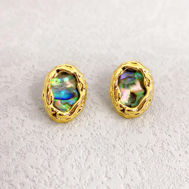 18KG color shell statement ear studs