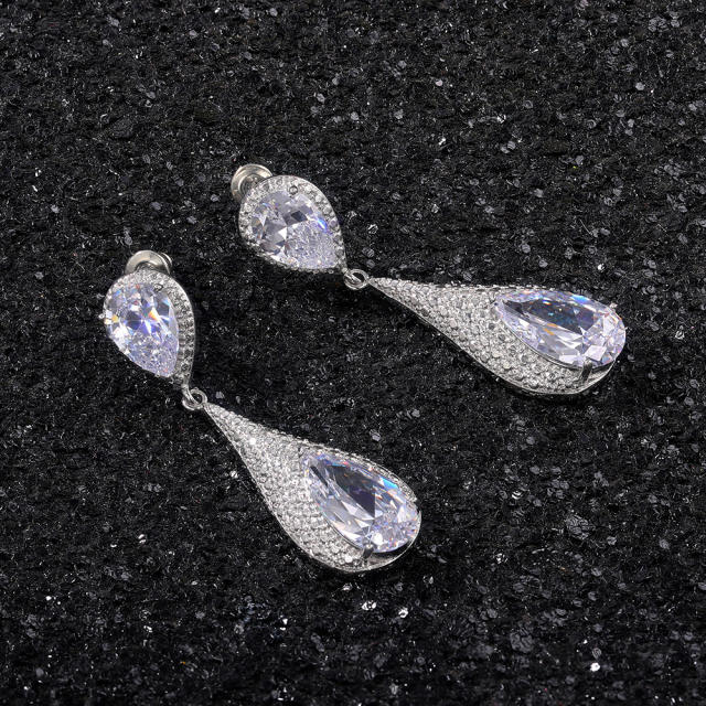 Elegant drop earrings