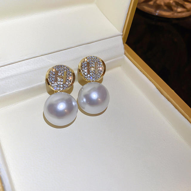 Diamond H letter pearl OL ear studs