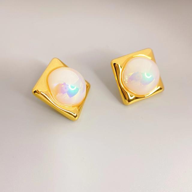 Square shaped pearl ear studs