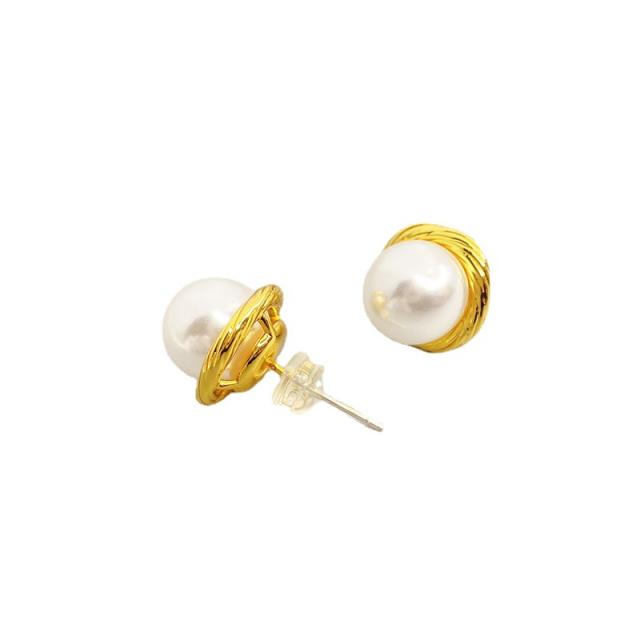 Classic water pearl ear studs