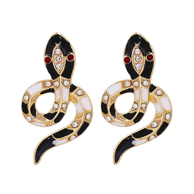 Enamel snakel black color earrings