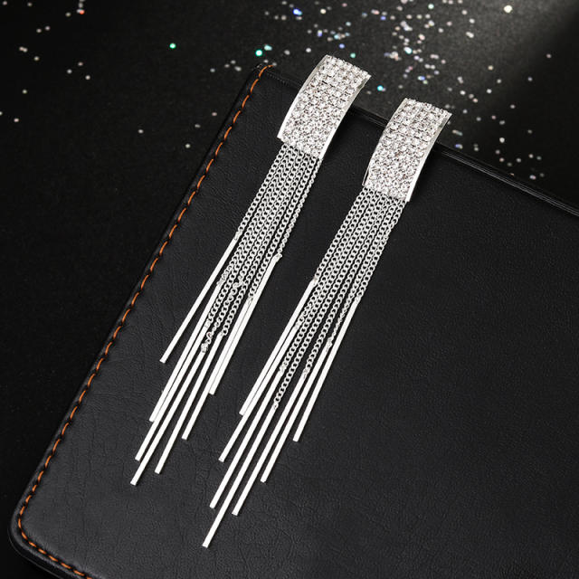 Elegant long tassel metal feeling earrings