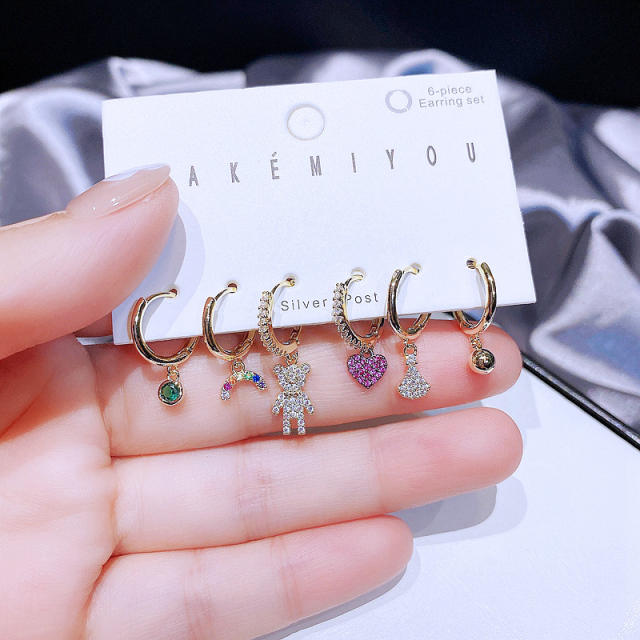 Korean fashion pave setting rhinestong cute bear heart huggie earrings set