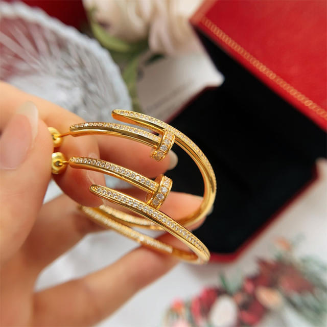 Delicate cubic zircon setting nail design hoop earrings