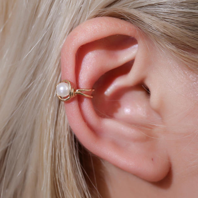 Knot pearl ear cuff