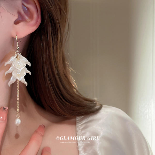 Elegant pearl petal flower dangle earrings