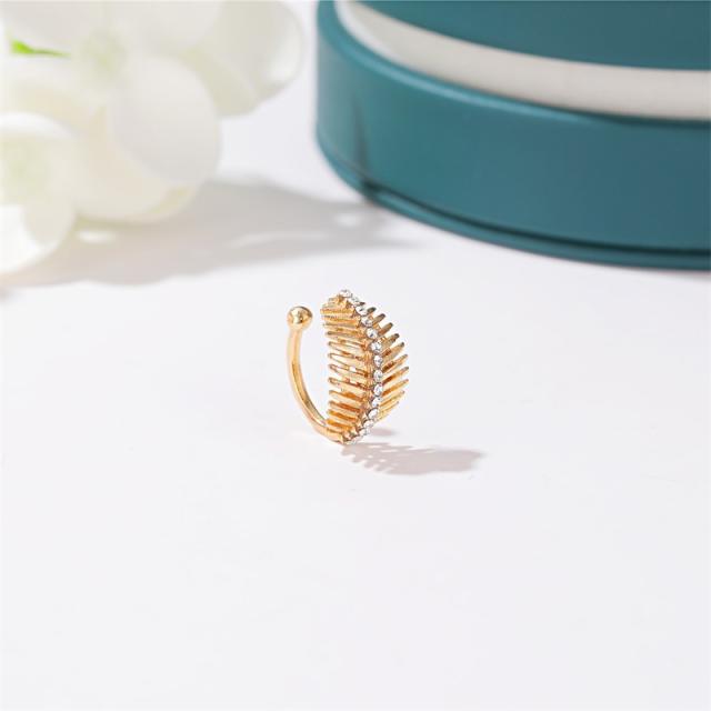 Creative leaf ear cuff